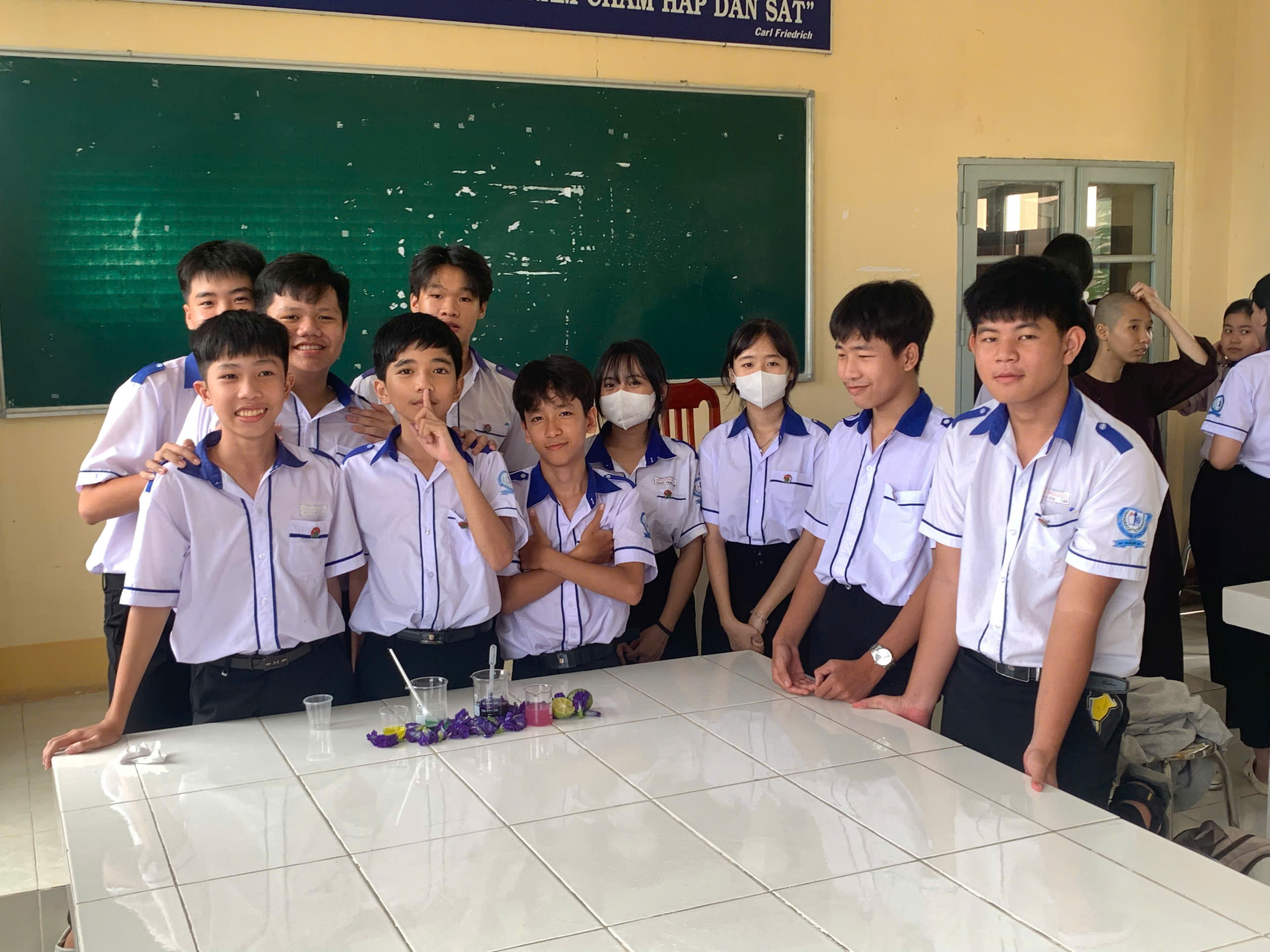 Cả nhóm giơ tay hoàn thành xuất sắc